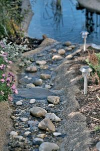 штучний струмок