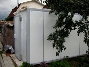 Холодильная камера у загородного дома