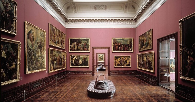 Пример интерьера музея-галереи