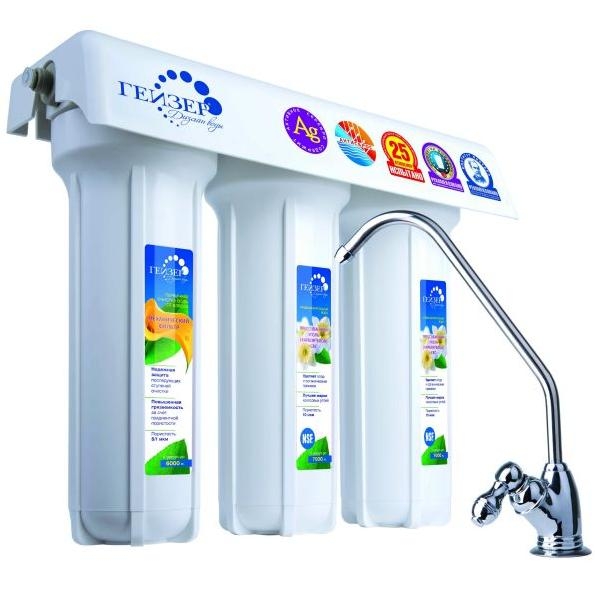 Проточный фильтр Гейзер с краном: фронтальный вид